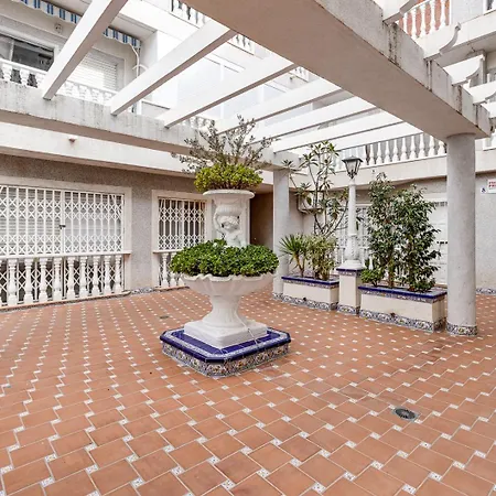 целиком, классная студия, в 3 мин от пляжа 230 м,торревьеха Appartement