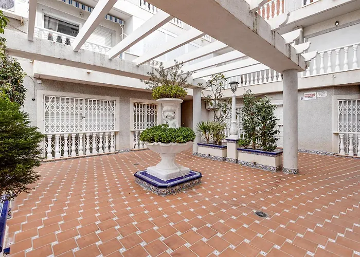 целиком, классная студия, в 3 мин от пляжа 230 м,торревьеха Appartement