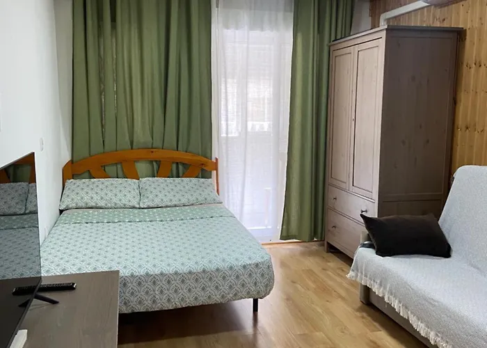 целиком, классная студия, в 3 мин от пляжа 230 м,торревьеха