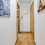 целиком, классная студия, в 3 мин от пляжа 230 м,торревьеха Апартаменты