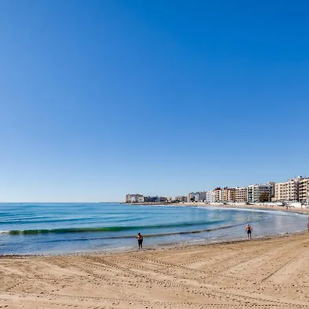 Apartman целиком, классная студия, в 3 мин от пляжа 230 м,торревьеха Torrevieja