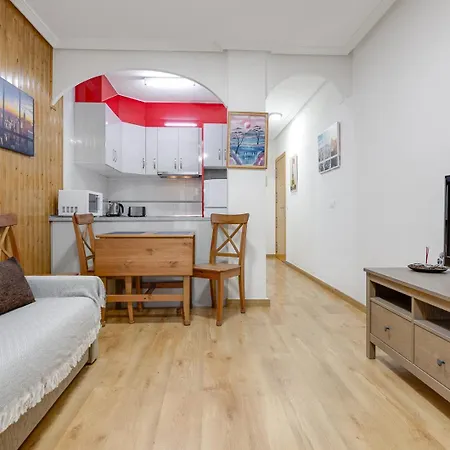 целиком, классная студия, в 3 мин от пляжа 230 м,торревьеха Appartement