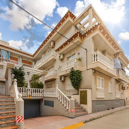 целиком, классная студия, в 3 мин от пляжа 230 м,торревьеха Apartment *