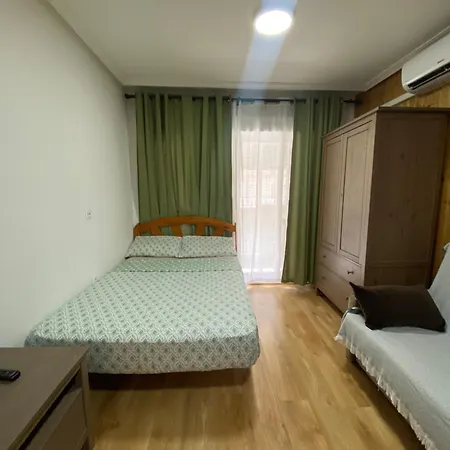 Appartement целиком, классная студия, в 3 мин от пляжа 230 м,торревьеха Torrevieja