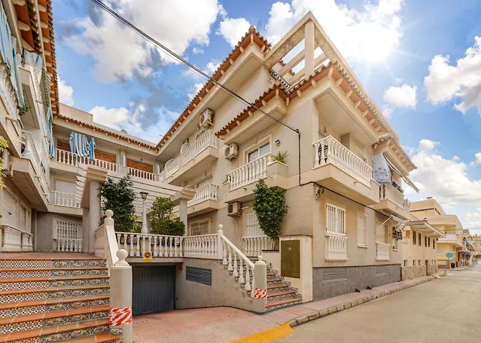 целиком, классная студия, в 3 мин от пляжа 230 м,торревьеха Apartment *