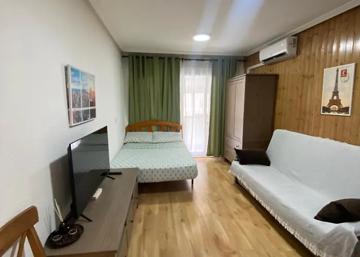 целиком, классная студия, в 3 мин от пляжа 230 м,торревьеха