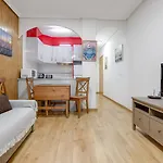 целиком, классная студия, в 3 мин от пляжа 230 м,торревьеха Apartment