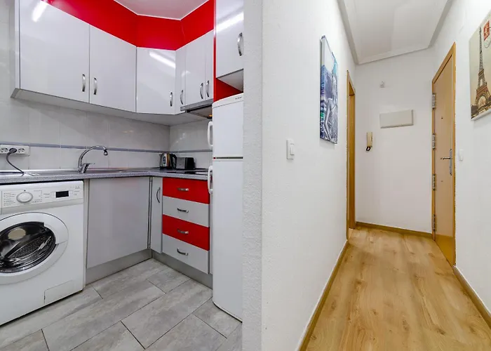 целиком, классная студия, в 3 мин от пляжа 230 м,торревьеха Daire