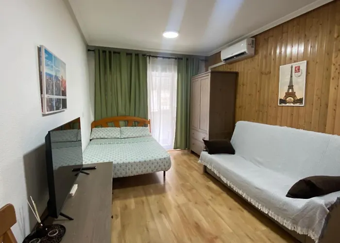 целиком, классная студия, в 3 мин от пляжа 230 м,торревьеха Torrevieja